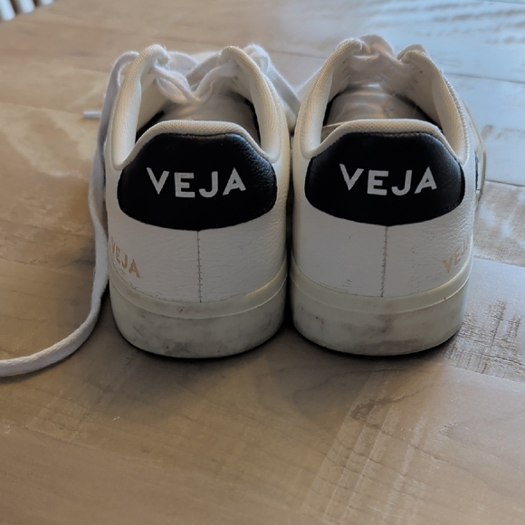Veja White and Black Low-Top Sneakers - Picture 2 of 6